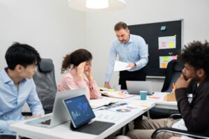 Descubre los problemas más habituales de las empresas que crecen sin estructura y cómo la dirección general externa y el método interim management pueden ayudar a profesionalizar su gestión.
